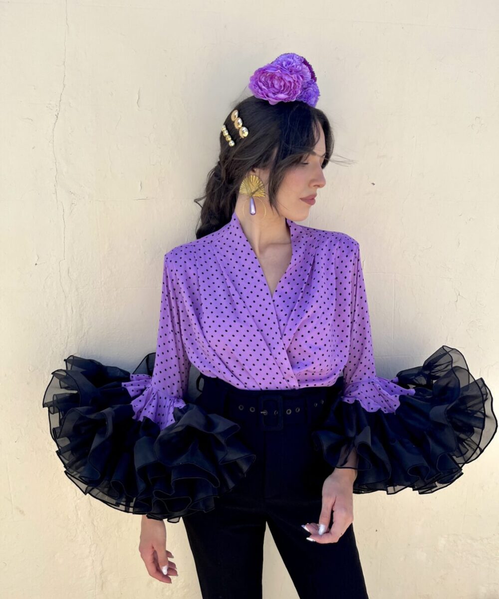 Blusa cruzada lunares negros volantes