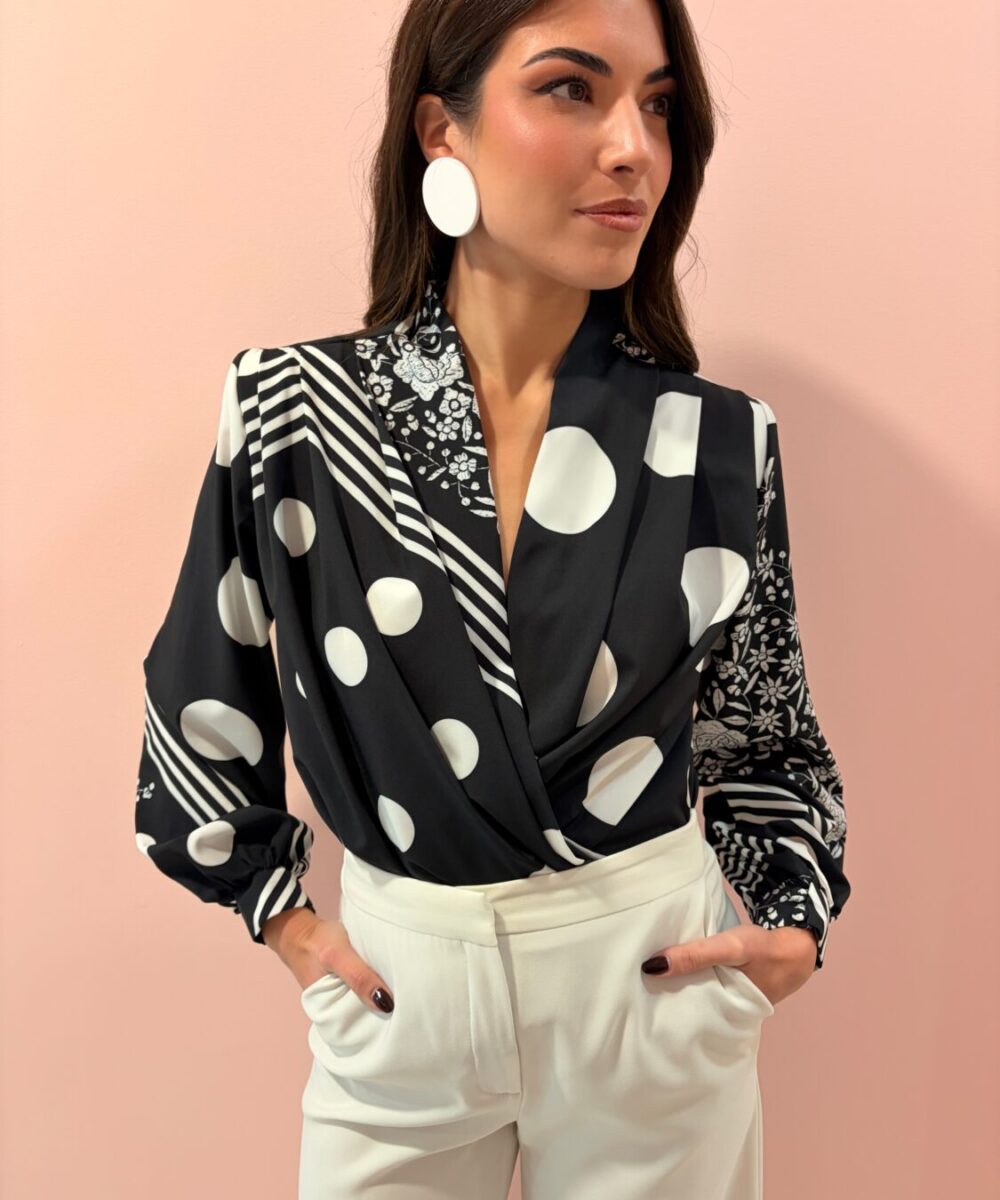 Alternative view of Blusa cruzada coll. Preludio