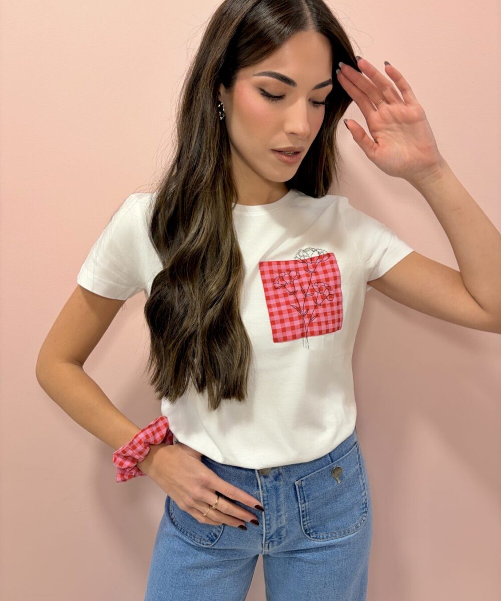 Camiseta clavel y vicky