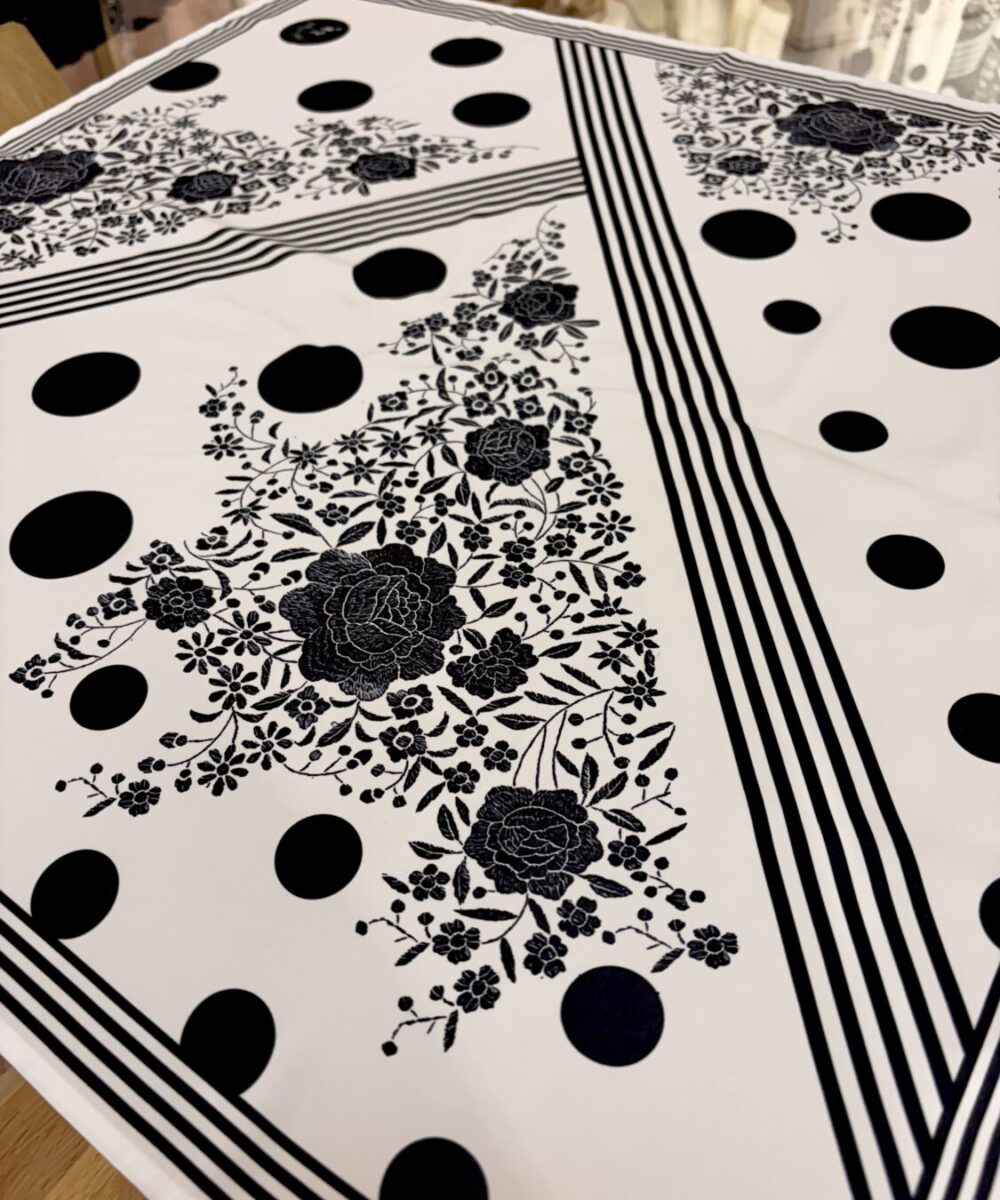 Alternative view of Pañuelos Coll. Preludio