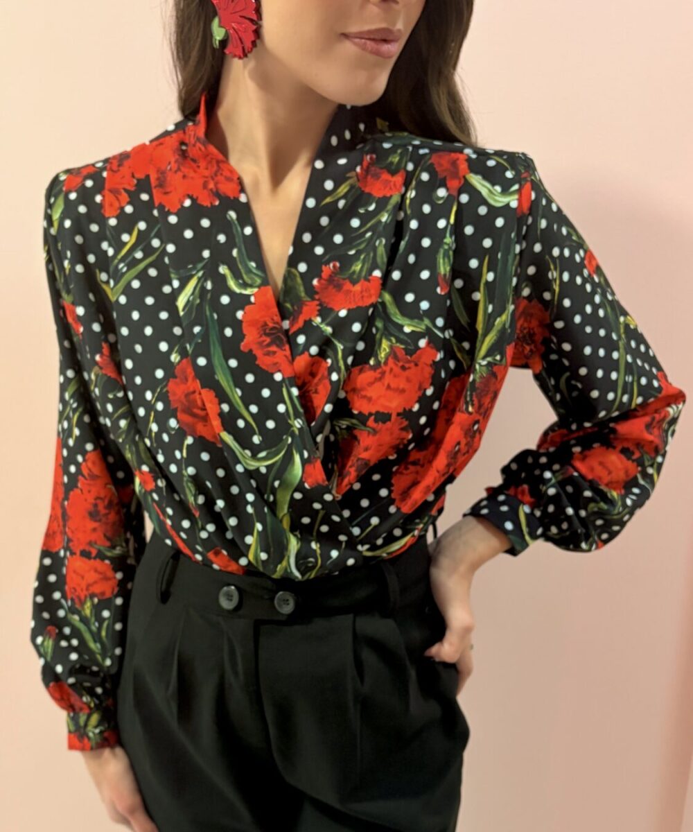 Blusa cruzada claveles y lunares