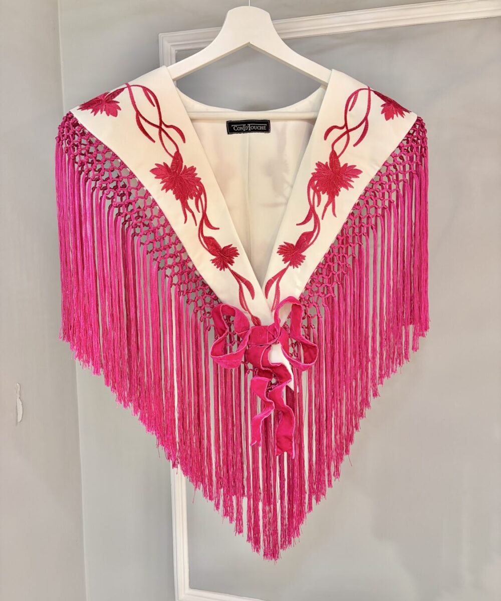 Capa mantoncillo fondo blanco - FUCSIA