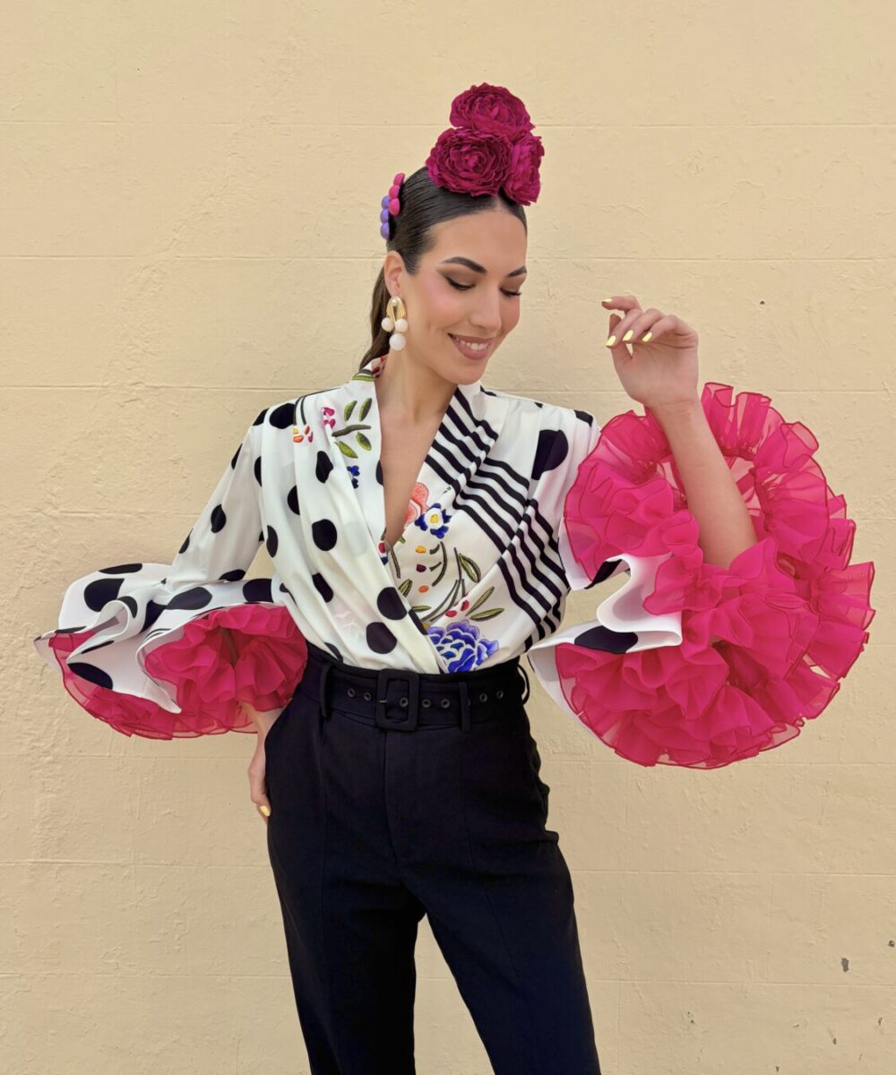 Alternative view of Blusa volantes Blanca coll. Silencio