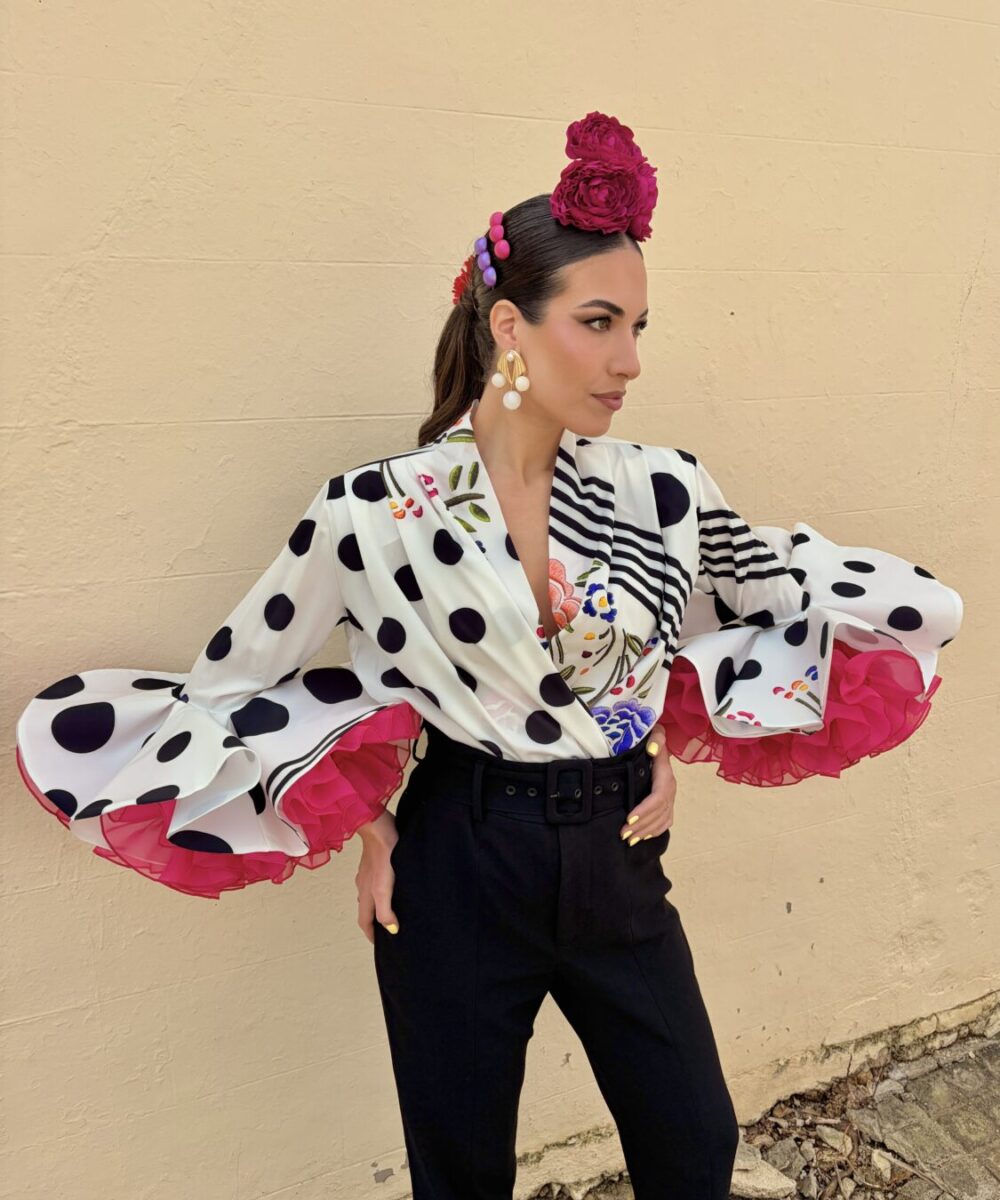 Blusa volantes Blanca coll. Silencio