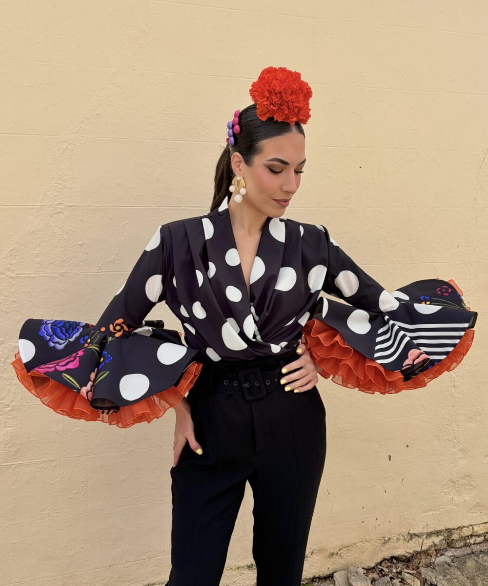 Blusa volantes Negra coll. Silencio